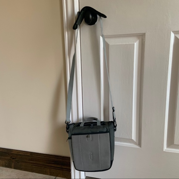 Case Logic Black and Grey Shoulder Camera Bag - Picture 4 of 7